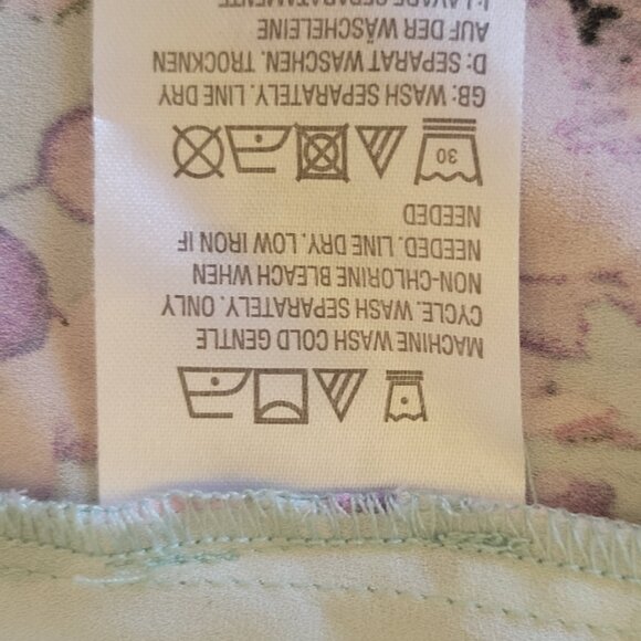 Belle by Kim Gravel Printed Stretch 3/4 Flutter Sleeve Top - M - EUC - Picture 9 of 10